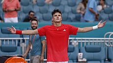 Jakub Men�ík slaví výhru ve �tvrtfinále turnaje v Miami.
