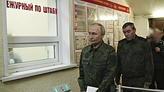 Vladimir Putin b�hem náv�t�vy vojenského velitelství v Kurské oblasti v Rusku...