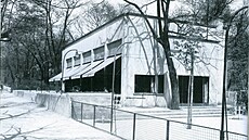 P�vodní podoba Zemanovy kavárny, kterou navrhl Bohuslav Fuchs. Stála v parku na...