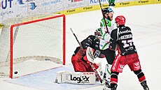 Mladá Boleslav skóruje v utkání s Hradcem Králové.