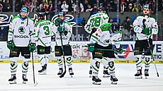 Zklamaní boleslav�tí hrá�i po prohraném pátém �tvrtfinále s Hradcem králové.