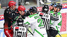 Poty�ka mezi hrá�i Hradce Králové a Mladé Boleslavi.