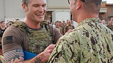 Americký ministr obrany Pete Hegseth b�hem náv�t�vy základny Pearl...