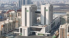 Pohled na nov� dokon�enou V�eobecnou nemocnici v Pchjongjangu (27. února 2025)