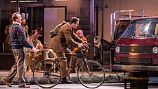 Martin rejma (Edmondo) a Milen Bokov (Renato des Grieux) v Pucciniho Manon...