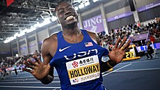 Grant Holloway se raduje z vítzství v závod na 60 metr pekáek na halovém...