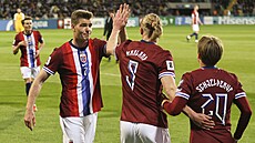 Norský úto�ník Erling Haaland se svými spoluhrá�i slaví gól proti Moldavsku.