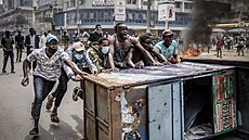 Afrika © Luis Tato, Agence France-Presse. Název:  Povstání keské mládee....