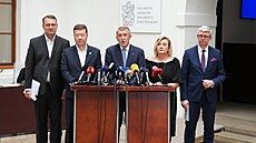 Tisková konference opozice. Na snímku hovo�í Andrej Babi� (ANO). (26. b�ezna...
