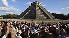 Slavná Kukulkánova pyramida v bývalém mayském m�st� Chichén Itzá (21. b�ezna...