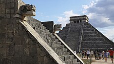 Slavná Kukulkánova pyramida v bývalém mayském m�st� Chichén Itzá (21. b�ezna...