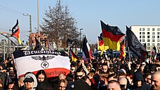 Stovky neonacist se v sobotu sjely do Berlína na demonstraci, proti které...