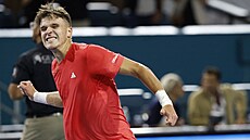 Jakub Men�ík slaví postup do finále turnaje v Miami.