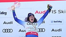 Italská lyaka Federica Brignoneová slaví celkové vítzství ve Svtovém poháru...