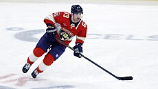 Brad Marchand pi rozbruslení ped utkání s Utahem.