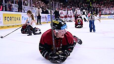 Sparanský kapitán Miroslav Forman na dkovace po vítzství nad Tincem.