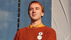 P�edseda spolku Milion chvilek pro demokracii Mikulá� Miná� na demonstraci za...