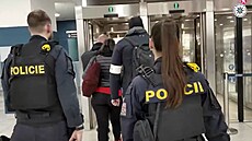 Stíhání za podvody neunikla ena ani v zahranií. U je ve vazb