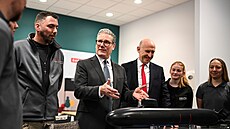 Britský ministr obrany John Healey spolu s britským premiérem Keirem Starmerem...