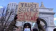 Demonstrace na podporu v�dy a proti �krt�m v oblasti vzd�lávání, ke kterým...