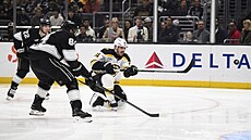 Jakub Lauko z pokleku st�ílí.