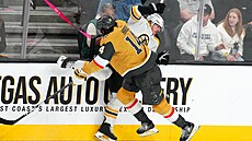 Nicolas Hague nará�í na mantinel Jakuba Lauka.