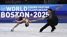 Riku Miuraová a Rjui�i Kihara v krátkém programu.