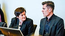 Jakob Ingebrigtsen a jeho právnika Mette Yvonne Larsenatová.