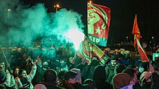 Turci protestují proti zat�ení istanbulského primátora Ekrema Imamoglua. Snímek...