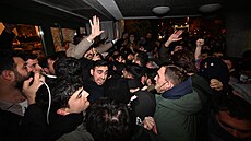 Turci protestují proti zat�ení istanbulského primátora Ekrema Imamoglua. Snímek...