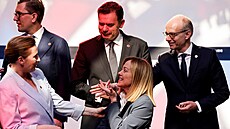 Dánská premiérka Mette Frederiksenová (vlevo) s italskou premiérkou Giorgiou...