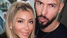 Influencer Andrew Tate se svou pítelkyní Bri Stern (10. bezna 2025)
