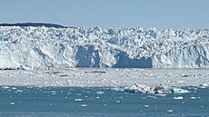 Ledovec Eqip Sermia a takzvaná ice-mélange (drobné úlomky ledových ker...