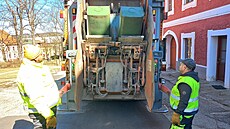 Vechny popelnice jsou osazené ipy, ve kterých je natená identifikace...