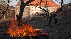 Nepropustnou dungli u klátera Porta coeli u Tinova vyistili dobrovolníci ze...