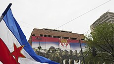 Tisíce lidí protestovaly v B�lehrad� proti developerskému projektu Trumpova...