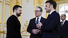 Volodymyr Zelenskyj, Emmanuel Macron a Keir Starmer na summitu o míru a...