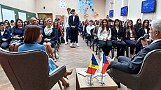 Moldavská prezidentka Mai Sanduová a Petr Pavel na setkání se st�edo�koláky v...