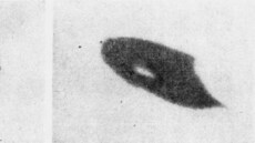 Nejslavn�j�í fotky UFO. Tento snímek po�ídil William A. Rhodes 7. �ervence 1947...