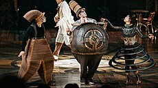 Cirque du Soleil a jedna z jejich nejúsp�n�j�ích show - Kabinet kuriozit. (19....