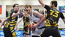 Jan �t�rba z D��ína se probíjí mezi píseckými Janem Karlovským a Kevinem Týmlem.