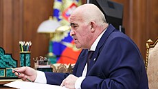 Gubernátor Kostromské oblasti Sergej Sitnikov jedná s ruským prezidentem...