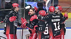 Radost hradeckých hokejist� po úvodím gólu v sedmém �tvrtfinálovém zápase s...
