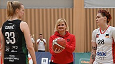 Petra Pecková, hejtmanka St�edo�eského kraje, p�i slavnostním rozskoku ve...