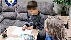 Osmiletý chlapec usnul v tramvaji a p�ejel zastávku, kde m�l vystoupit. V�imla...