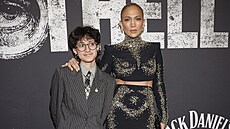 Jennifer Lopezová a její nebinární sedmnáctiletá dcera Emme na premiée...