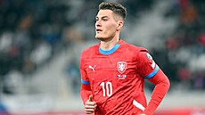 Reprezenta�ní forvard Patrik Schick b�hem zápasu s Faerskými ostrovy.