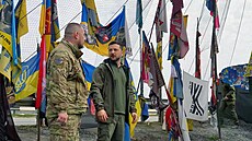 Ukrajinský prezident Volodymyr Zelenskyj nav�tívil vojáky v Don�cké oblasti...