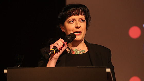 Komunistka Petra Prokanová mla být jednikou kandidátky v Praze. Nov má být dvojkou za Janou Maláovou a nenese to lehce