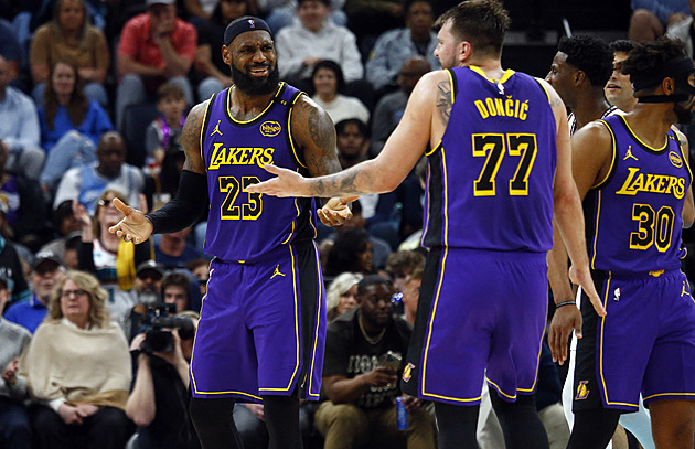 Lakers pokazili finskou premiéru v NBA, OKC drží šanci na senzační sedmdesátku